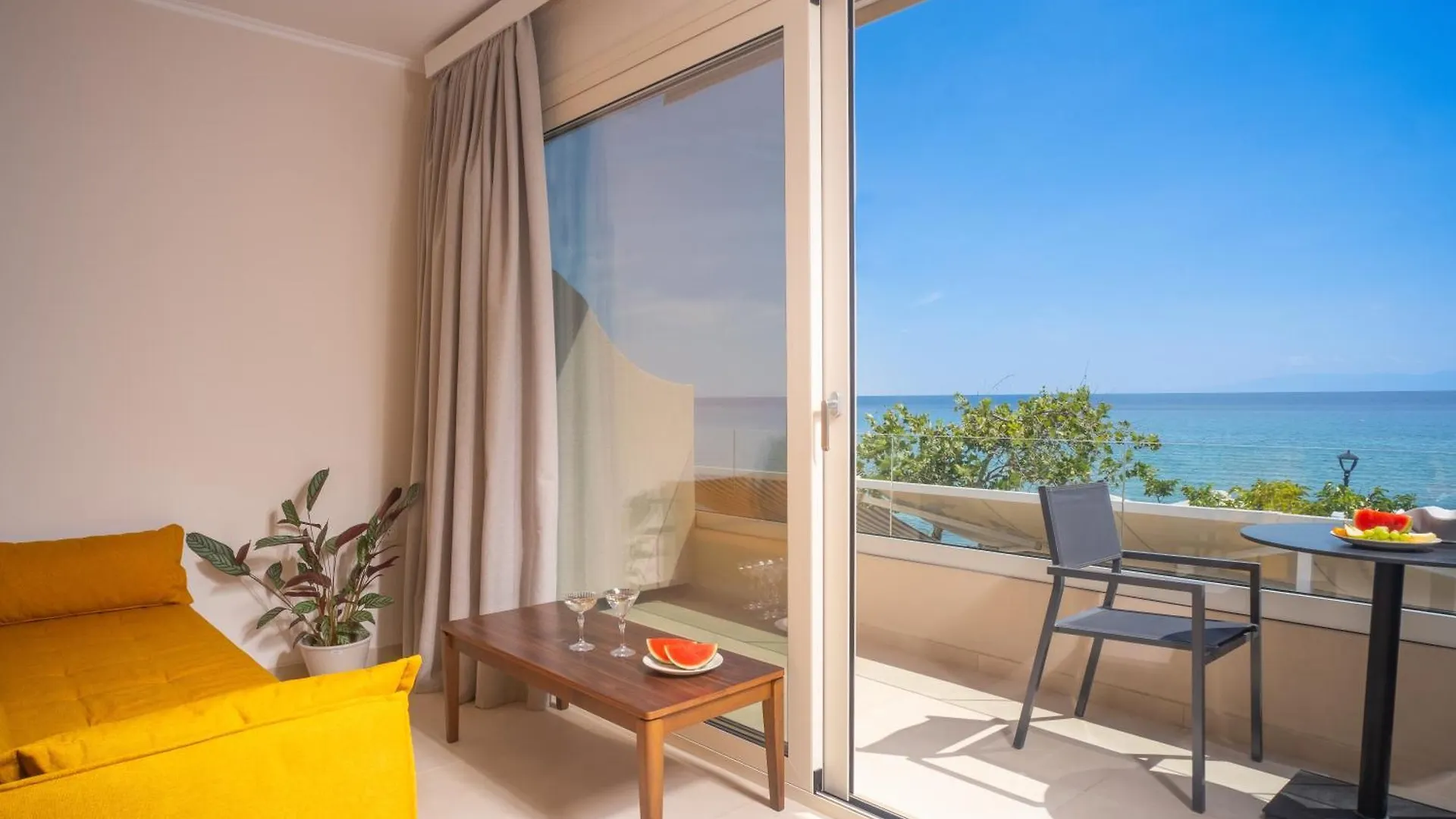 Apartment Kyparissis First Class Kalandra